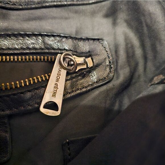 RAISON D'ETRE Made in Italy Leather Crossbody - Picture 6 of 9